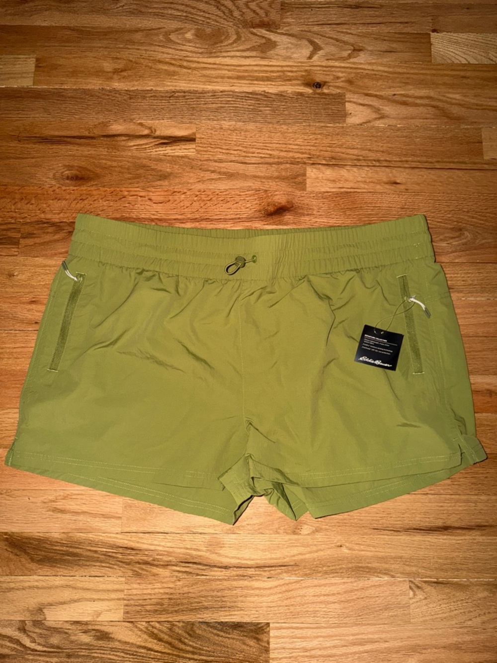 Eddie Bauer NWT women’s crinkle short❤️🧗‍♀️🚴‍♀️